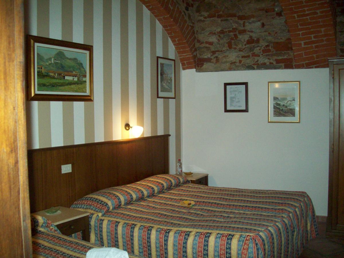 Hotel Excalibur Revello Kültér fotó