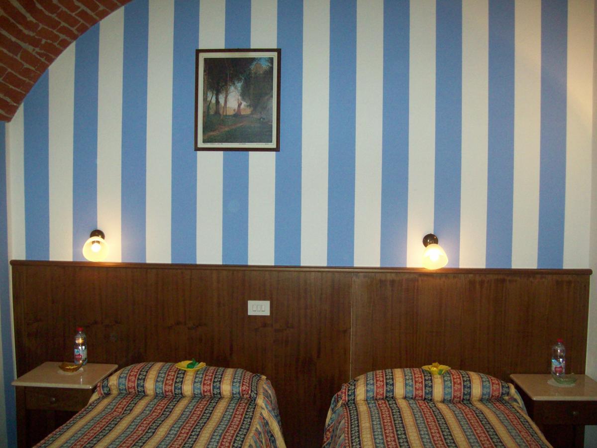 Hotel Excalibur Revello Kültér fotó