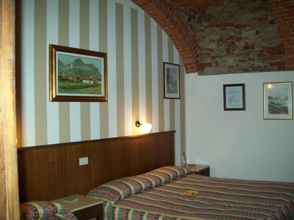Hotel Excalibur Revello Kültér fotó