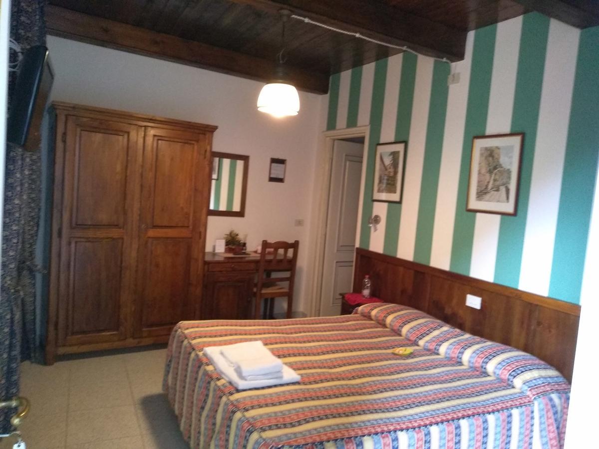 Hotel Excalibur Revello Kültér fotó